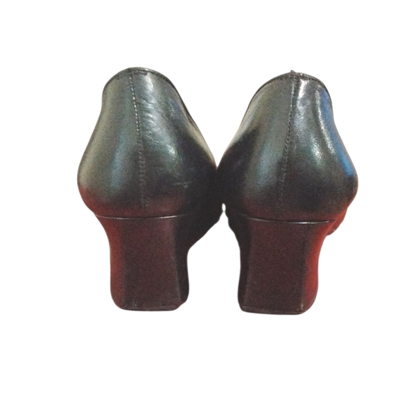 Vintage St. John Black Leather Pumps Pointed Square Toe Gold Cap Heels Sz 6.5 - Picture 7 of 11